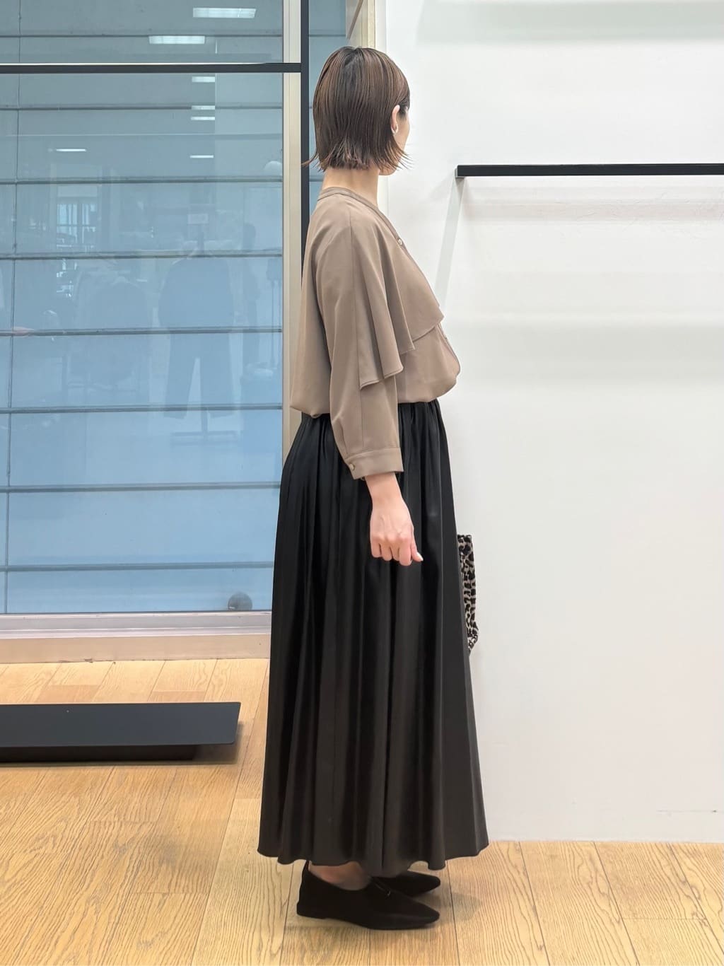 asamiさんの「INDIVI｜【羽織りとしても活躍！】ケープカラーブラウス」を使ったコーディネート