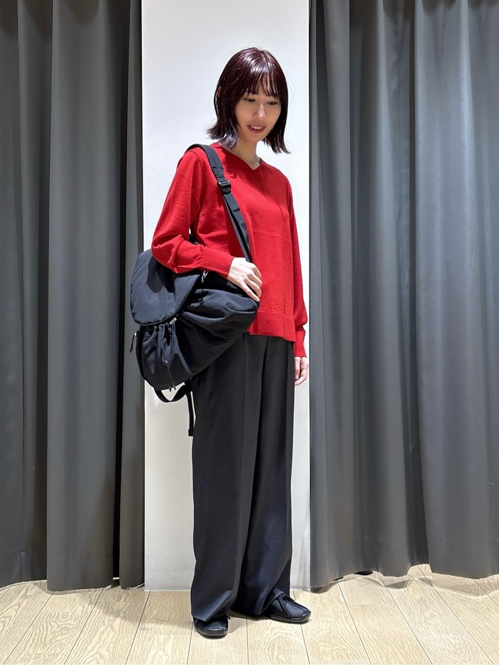 Yoshimiさんの「INDIVI｜【洗える／毛玉になりにくい】エクストラファインウール Vネックニット」を使ったコーディネート