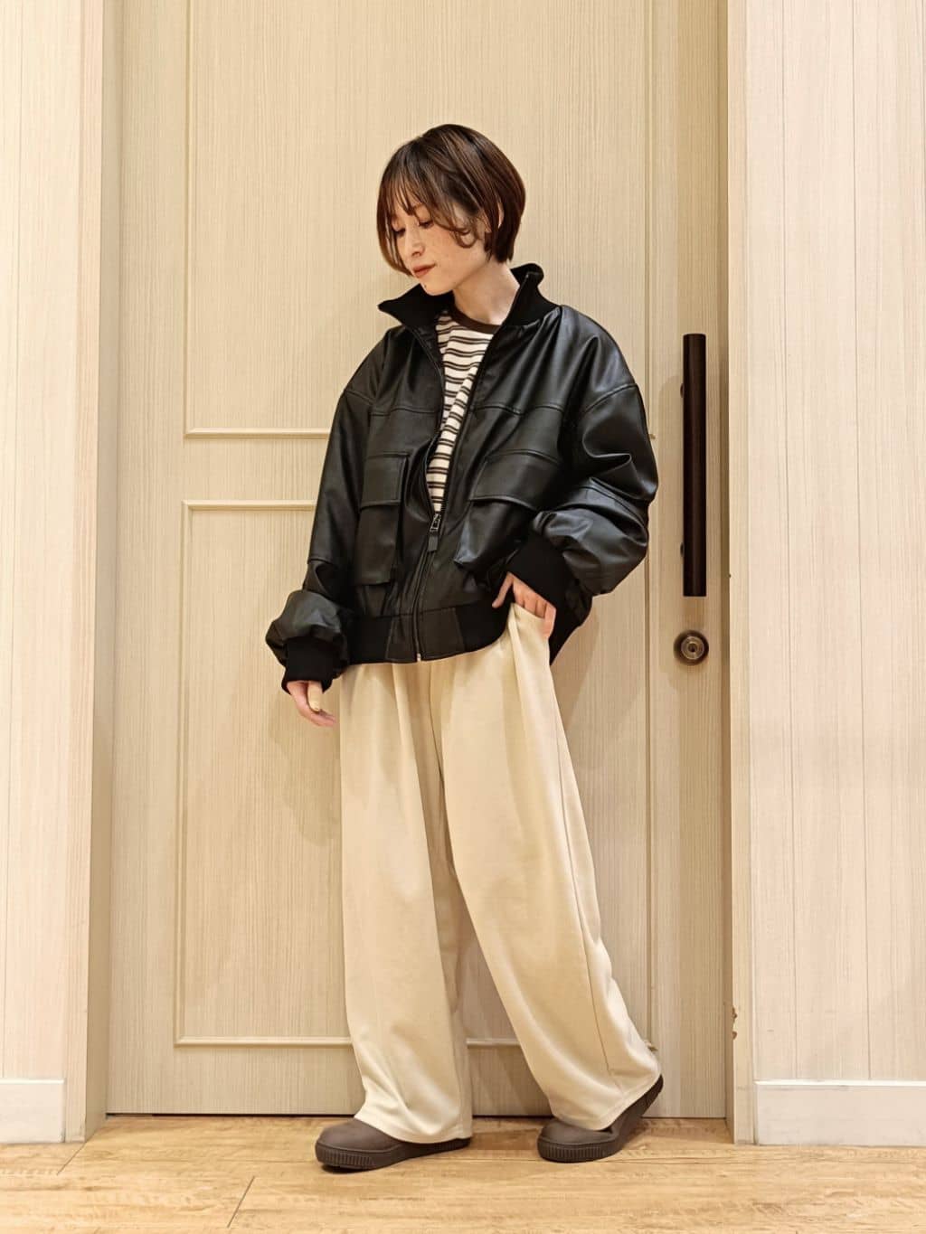 manikoさんの「SHOO･LA･RUE｜【S-LL】大人綺麗 レザー調リブブルゾン」を使ったコーディネート