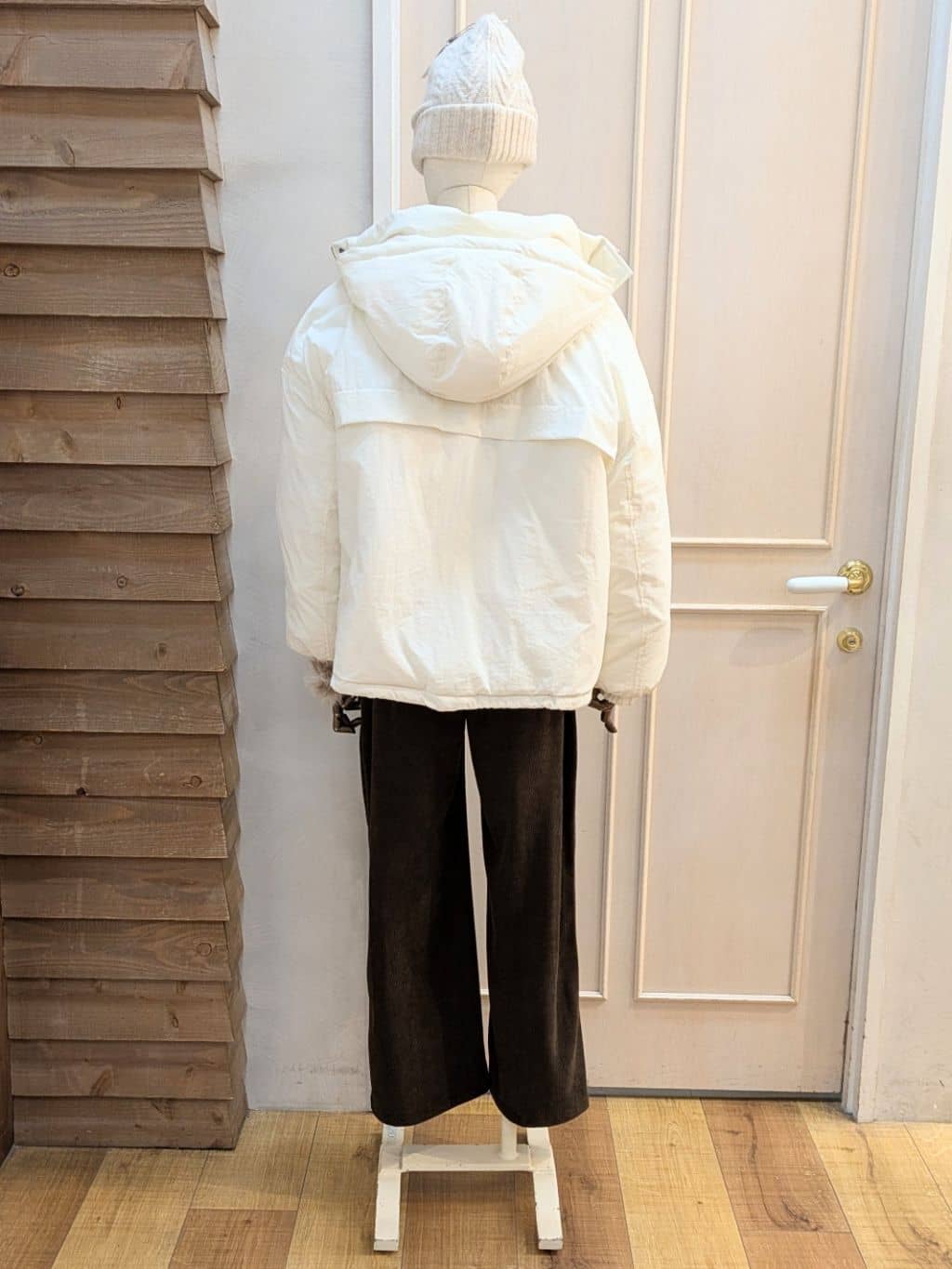 kawaさんの「SHOO･LA･RUE｜【撥水/あったか】たっぷり着られる 中綿モンスターショートコート」を使ったコーディネート