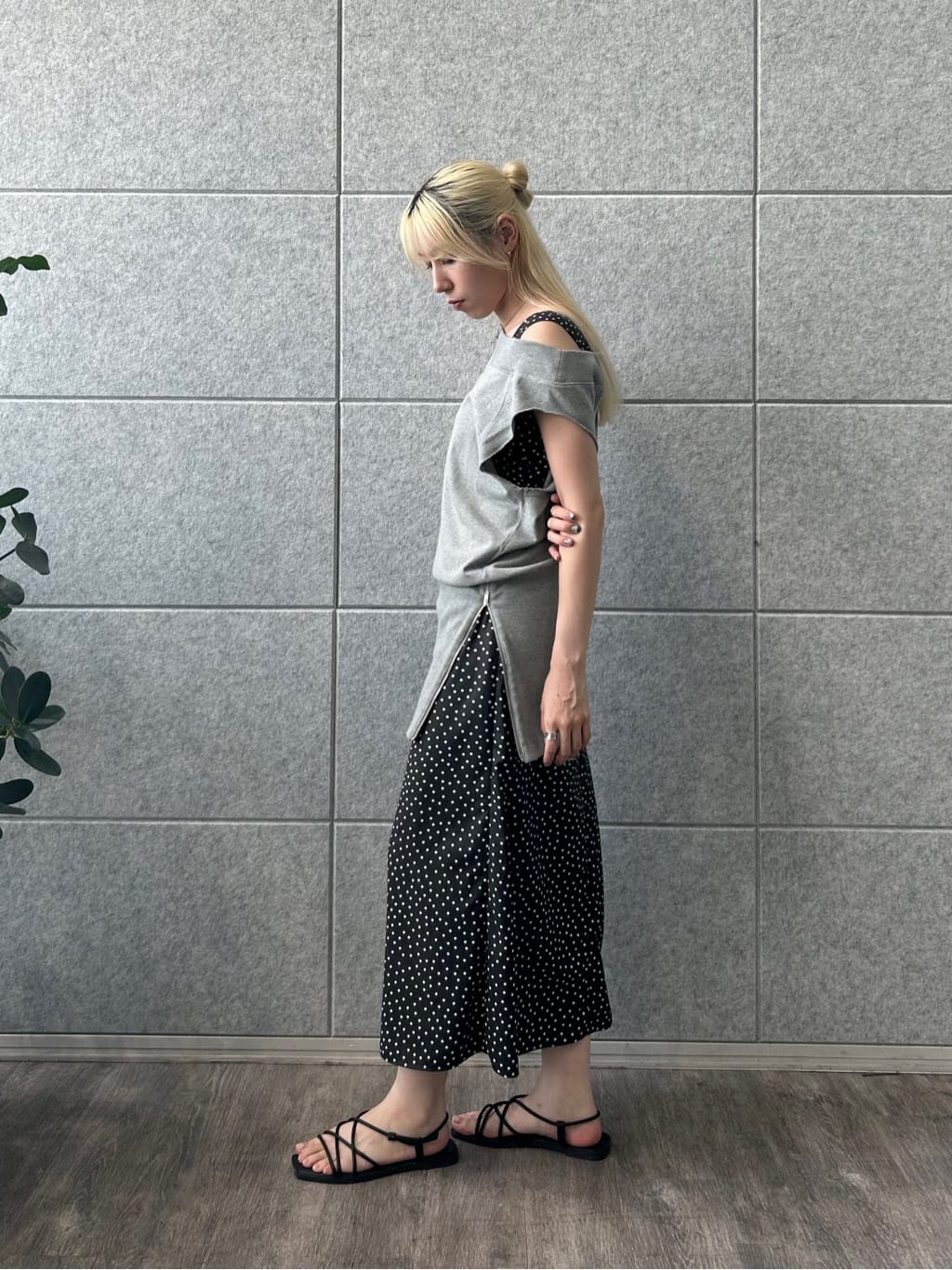 honoka Aさんの「CODE A｜off－shoulder sleeveless tops」を使ったコーディネート