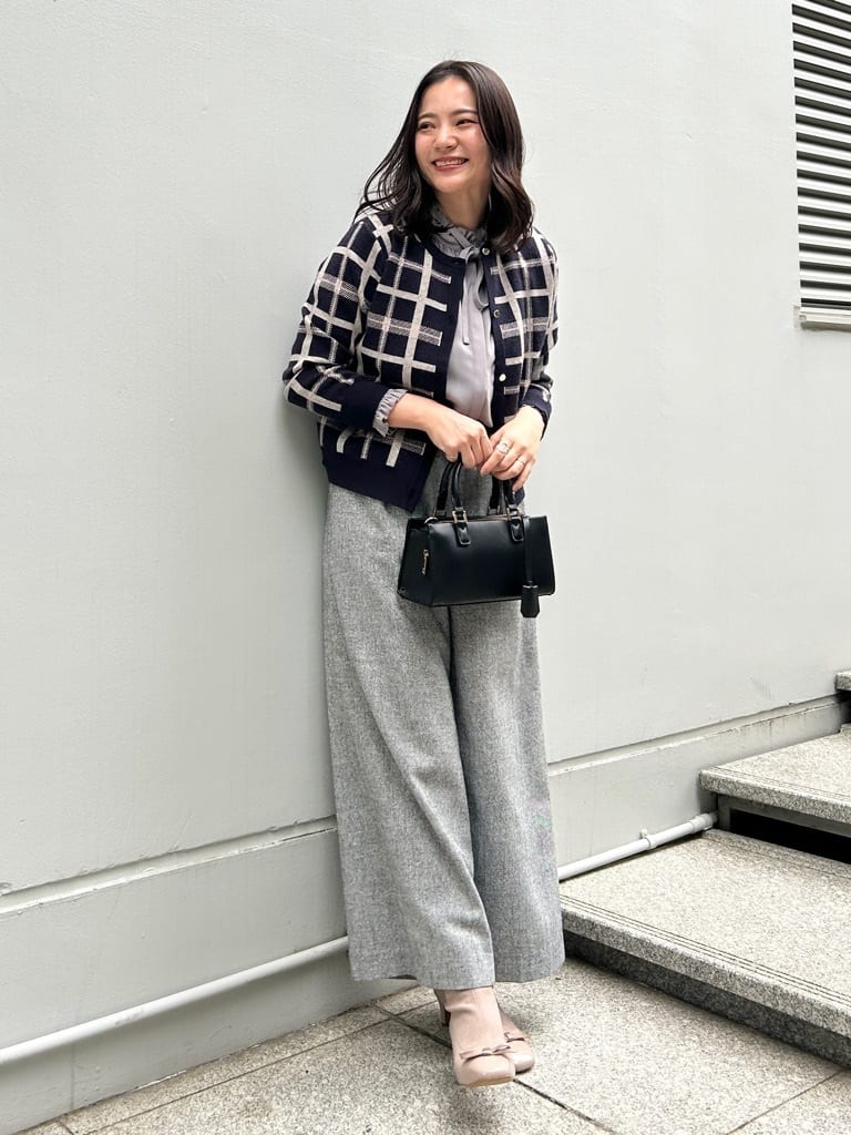 shinoさんの「Couture brooch｜【フェミニン・通勤】タイ付きピコフリルブラウス」を使ったコーディネート