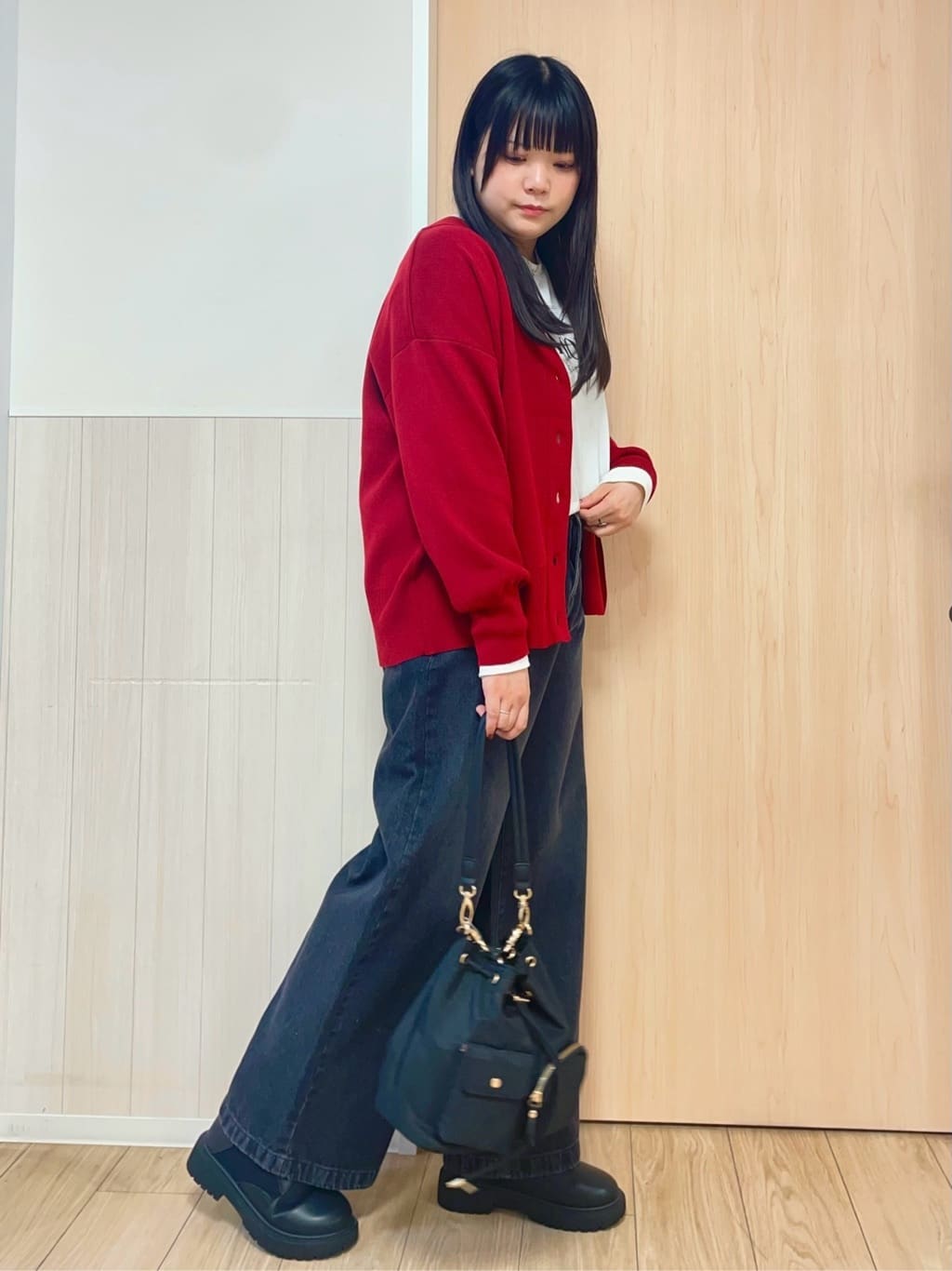 nanaseさんの「SHOO･LA･RUE｜【洗える/毛玉レス】表面がきれいなVネックカーディガン」を使ったコーディネート