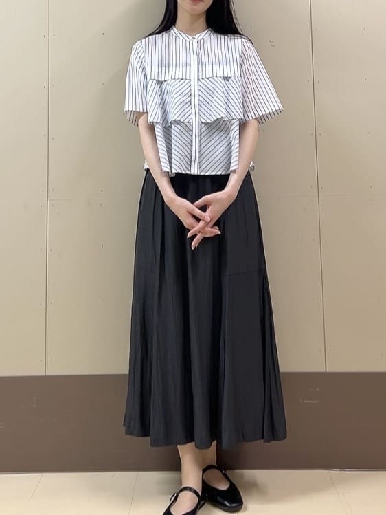 sechiさんの「UNTITLED｜【短丈/前ボタン/五分袖】ストライプフリルシャツ」を使ったコーディネート