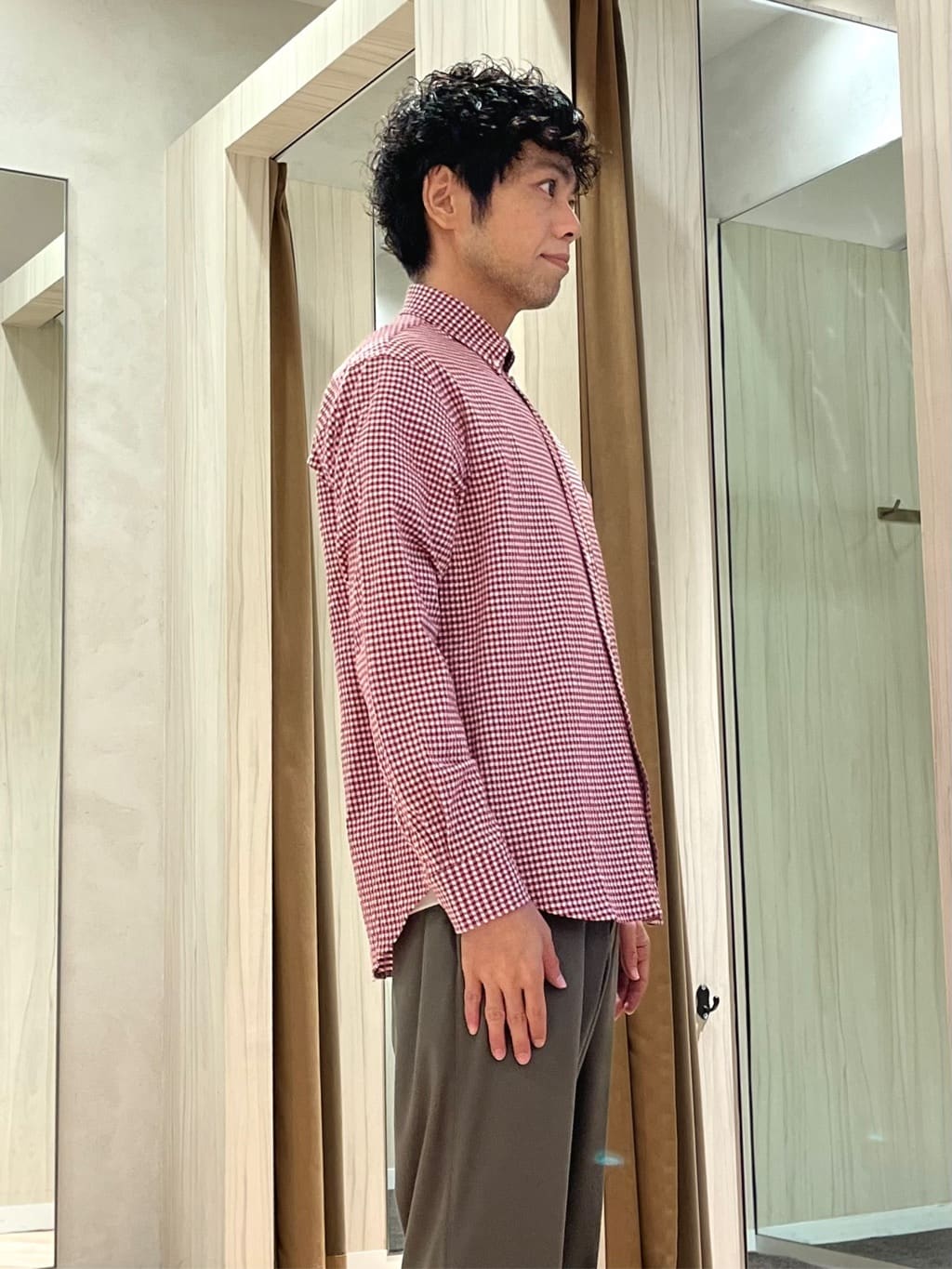 URAさんの「TAKEO KIKUCHI｜【抗菌防臭/シーズンレス】シアサッカーギンガムチェック ストレッチシャツ」を使ったコーディネート