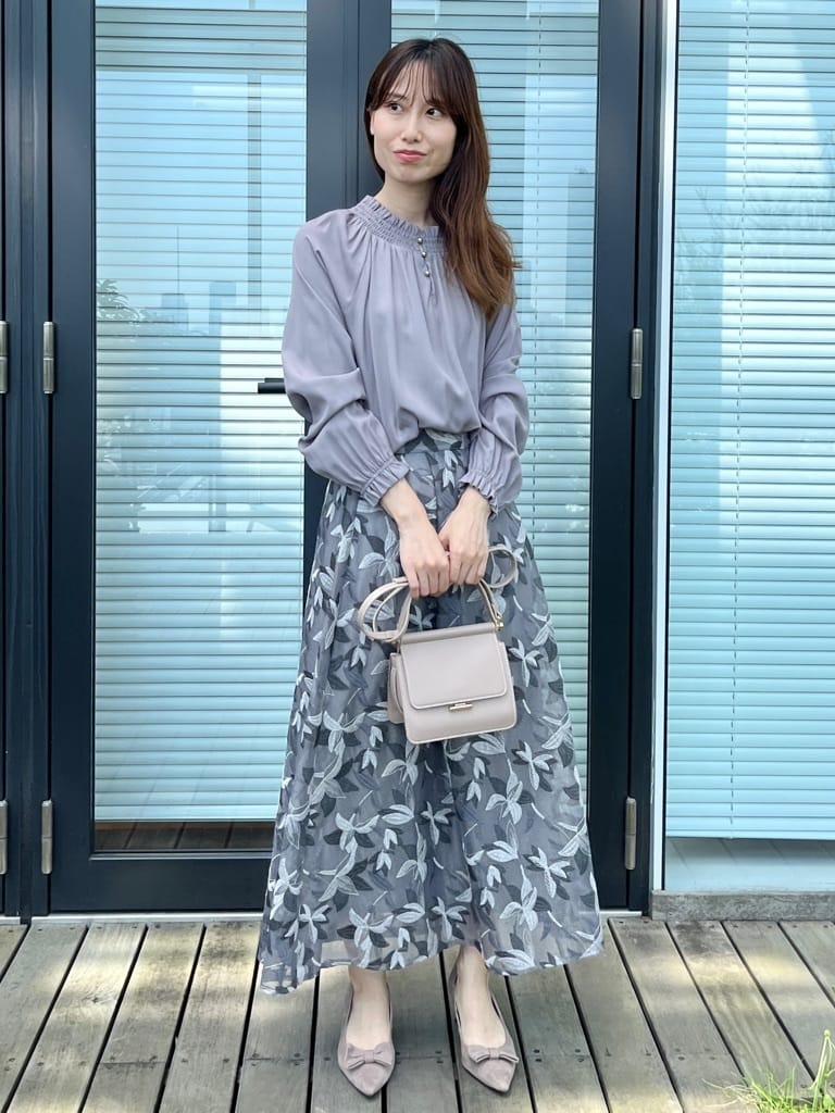 はばさんの「Couture brooch｜【きれいめ・通勤】RTピケ前後2WAYシャーリングブラウス」を使ったコーディネート