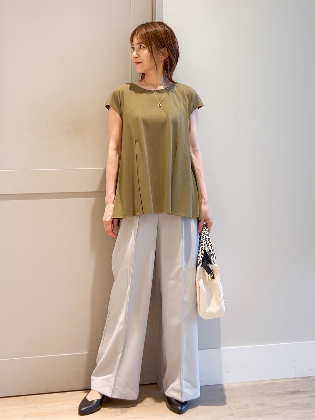 yamakoさんの「grove｜すっきり見え　ペプラムフレンチスリーブカットソー」を使ったコーディネート