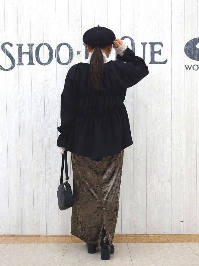 とろろさんの「SHOO･LA･RUE｜シャーリングデザインブラウス」を使ったコーディネート