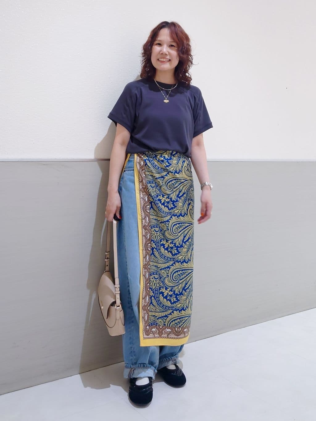 maruさんの「THE SHOP TK｜【汗染み防止】ラグランスリーブTシャツ【洗濯機OK/UVケア】」を使ったコーディネート