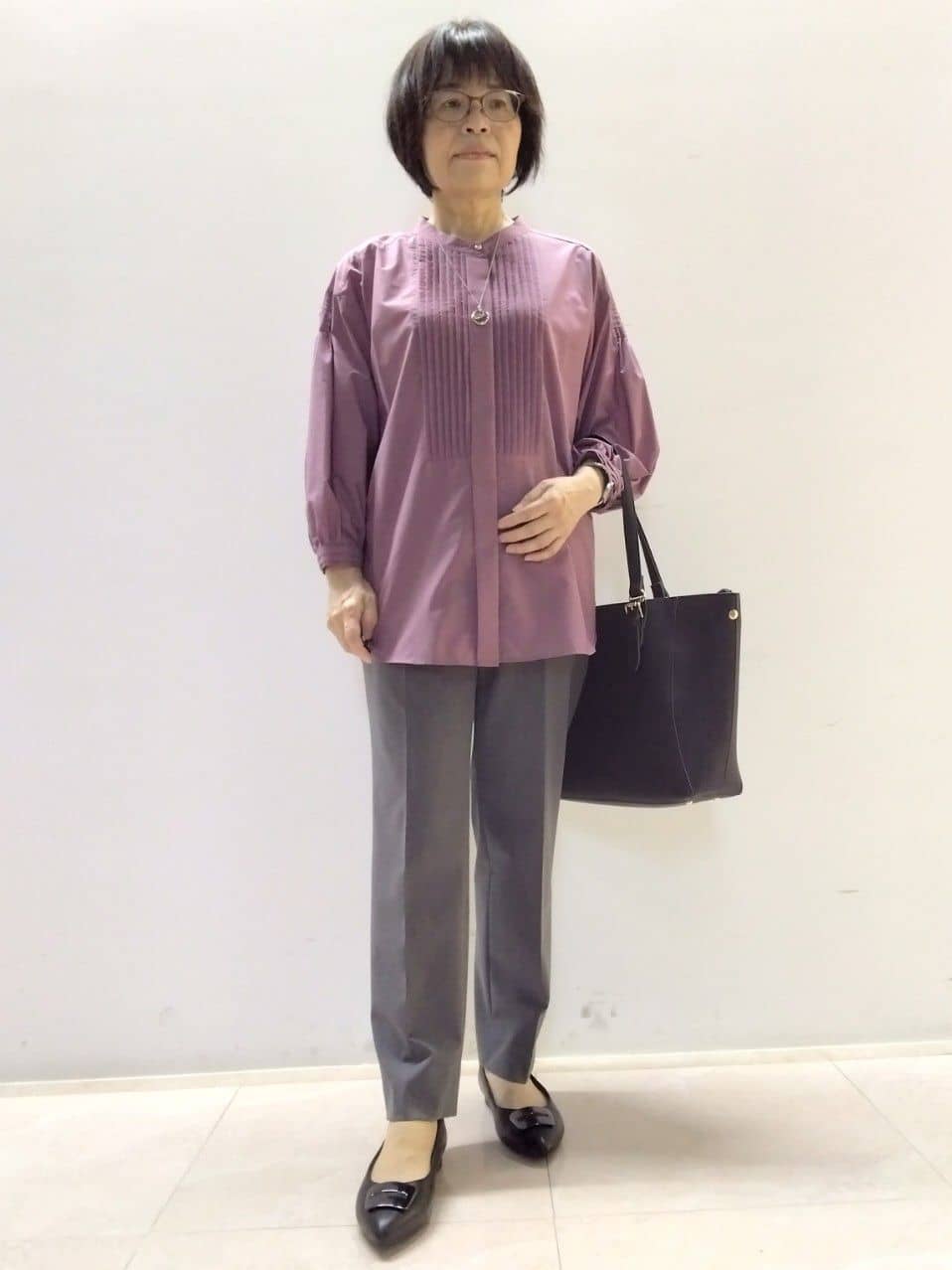 tokuさんの「Reflect｜【程よいゆとり感／体型カバー】ピンタックデザインシャンブレーブラウス」を使ったコーディネート