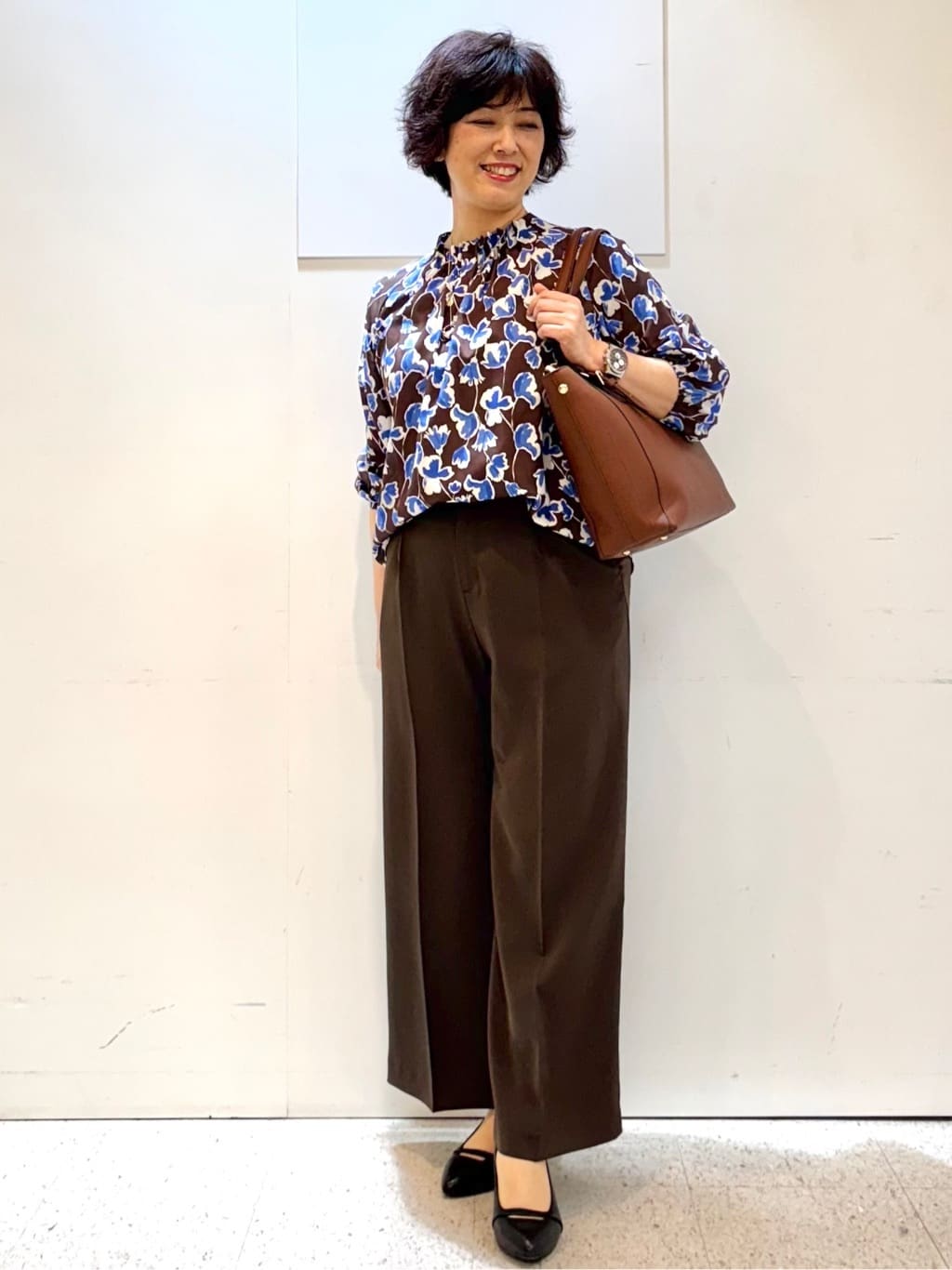 ヤスコさんの「Reflect｜【ジャケットのインナーにおすすめ◎】花柄タックデザインブブラウス」を使ったコーディネート