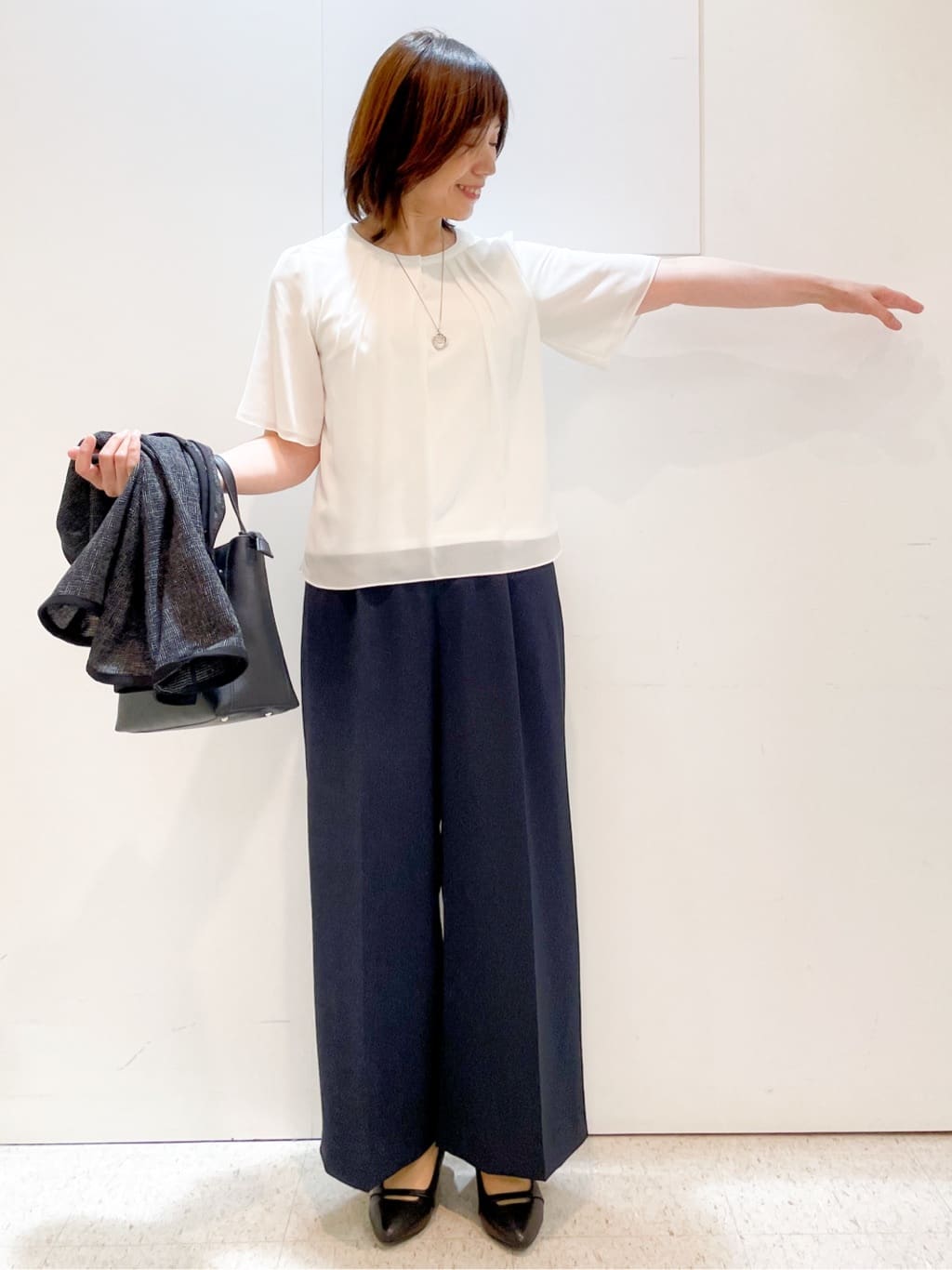 めいさんの「Reflect｜【一枚着で着映え◎／ジャケットのインナーにも】フロント開きブラウス」を使ったコーディネート