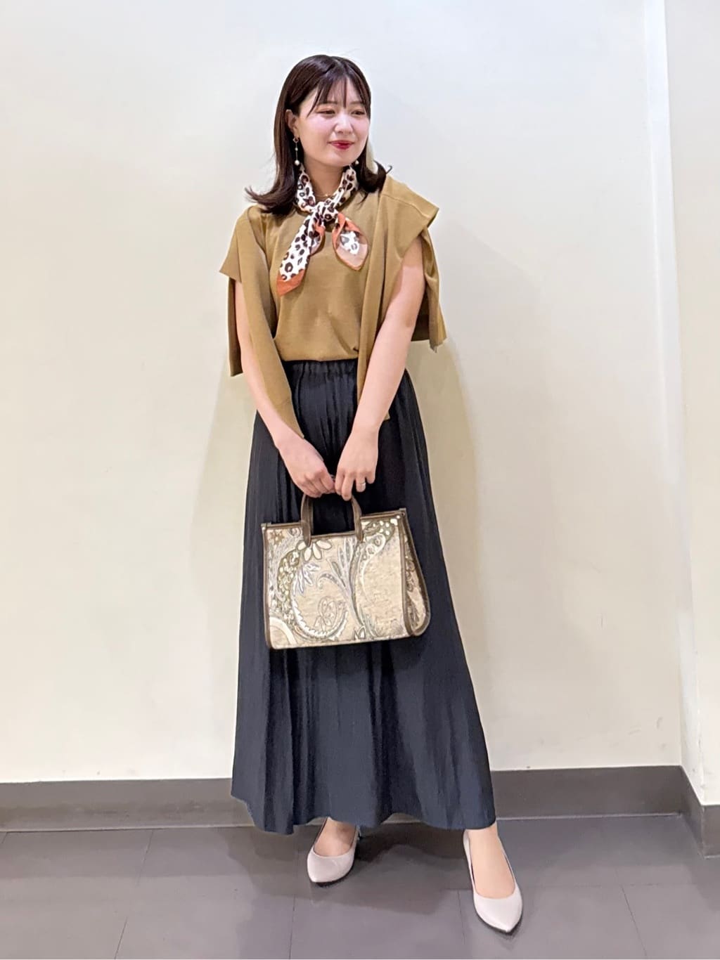 いくみさんの「UNTITLED｜【アンサンブル可/洗える】シアーノースリーブ プルオーバー」を使ったコーディネート