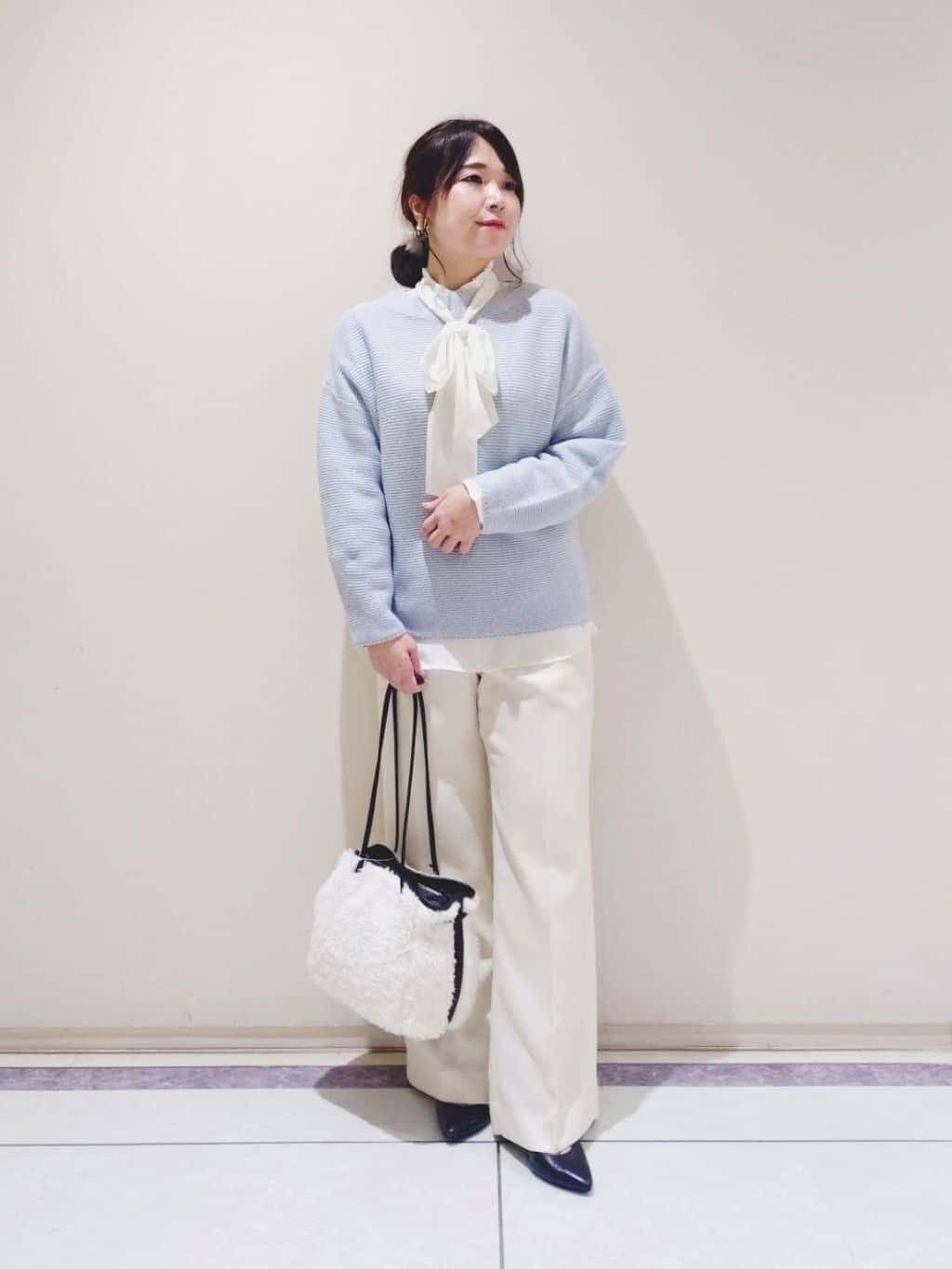 TOMOMIさんの「INDIVI｜ボアミドルバッグ」を使ったコーディネート