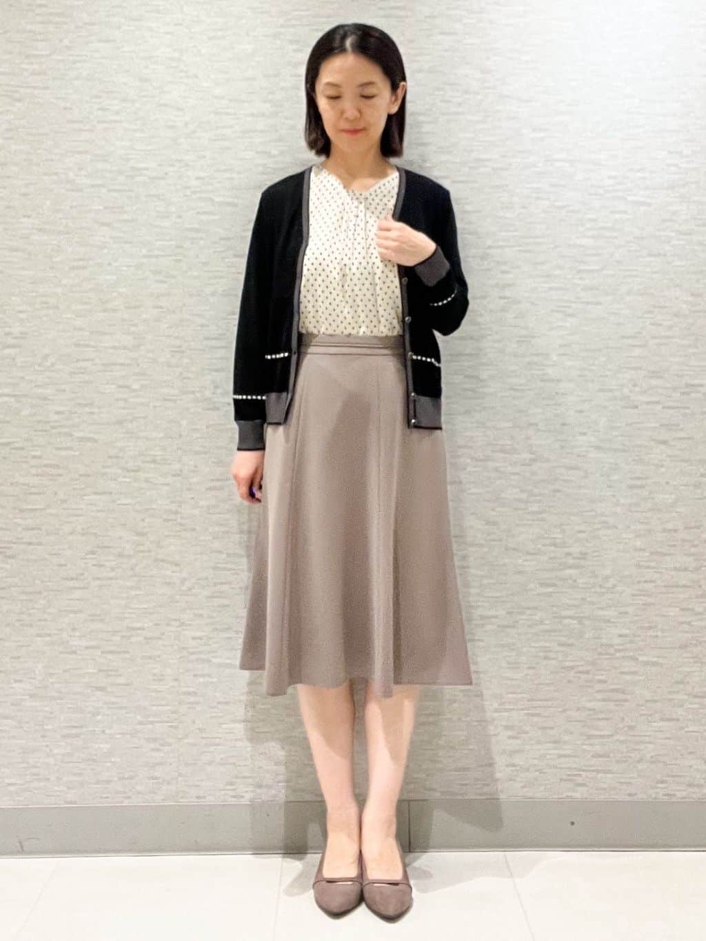 marikoさんの「Reflect｜【WEB先行カラーあり／手洗い可／アンサンブル可】バイカラーカーディガン」を使ったコーディネート