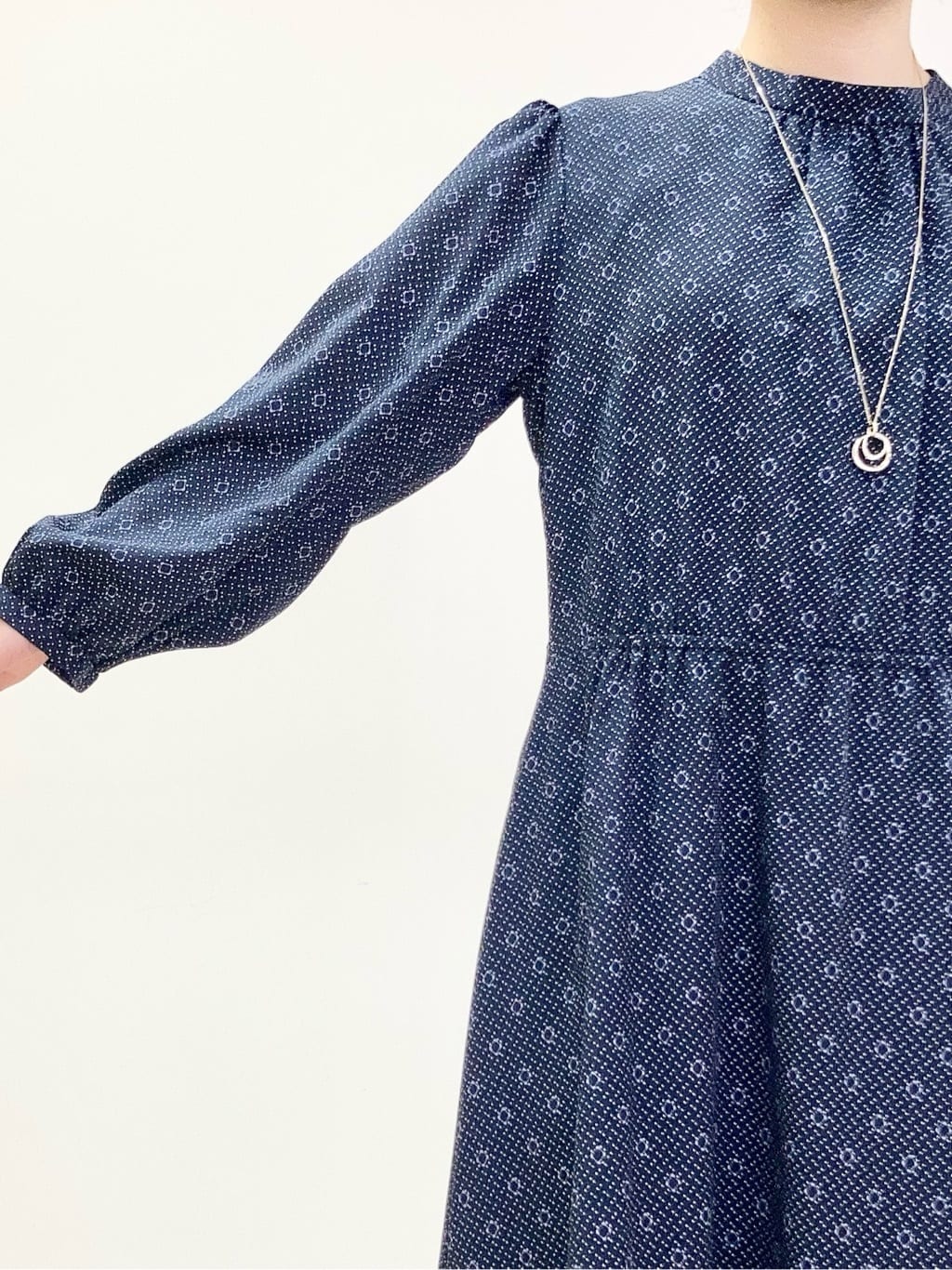 tomominさんの「Reflect｜【きちんと見え／通勤／セレモニーにおすすめ◎】ドット&times;ダイヤ柄ワンピース」を使ったコーディネート