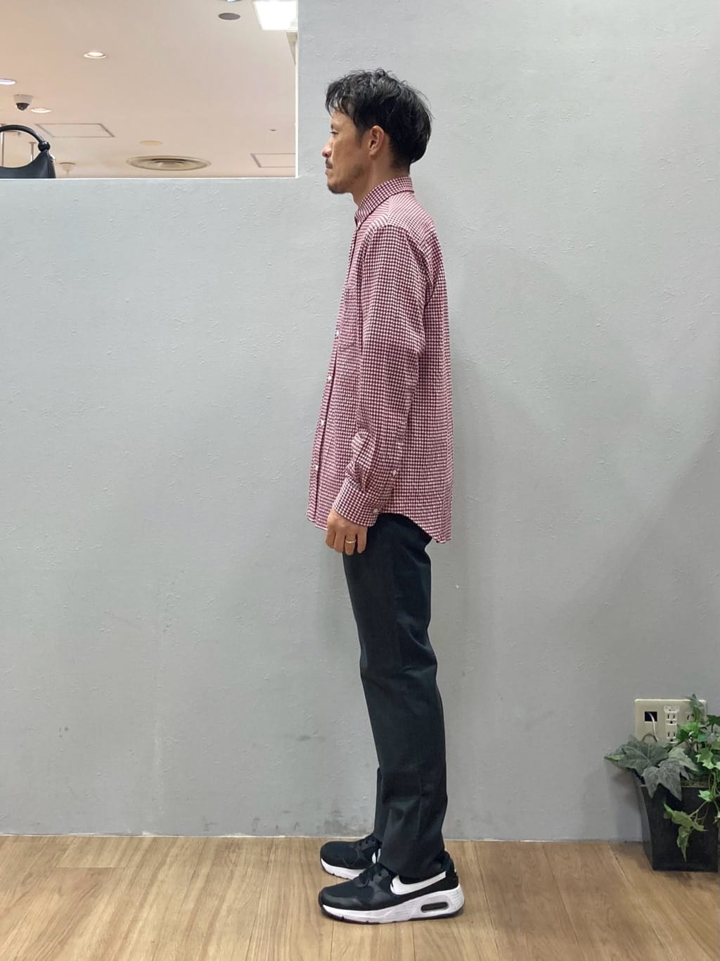 シュンさんの「TAKEO KIKUCHI｜【抗菌防臭/シーズンレス】シアサッカーギンガムチェック ストレッチシャツ」を使ったコーディネート