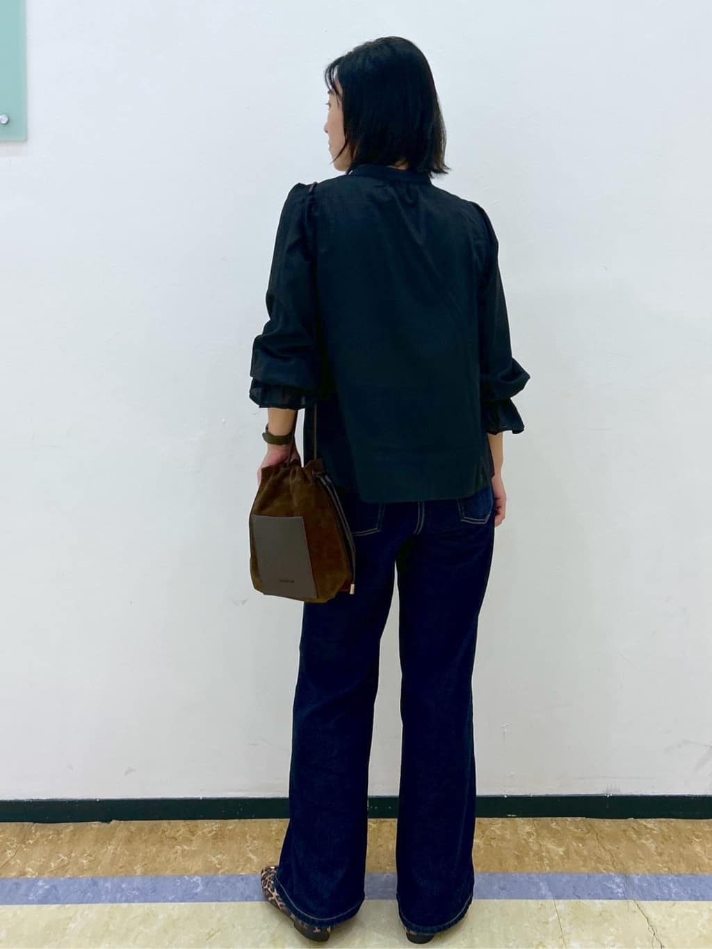 su.さんの「index｜タックフリルバンドカラーブラウス【洗濯機OK／イージーアイロン】」を使ったコーディネート