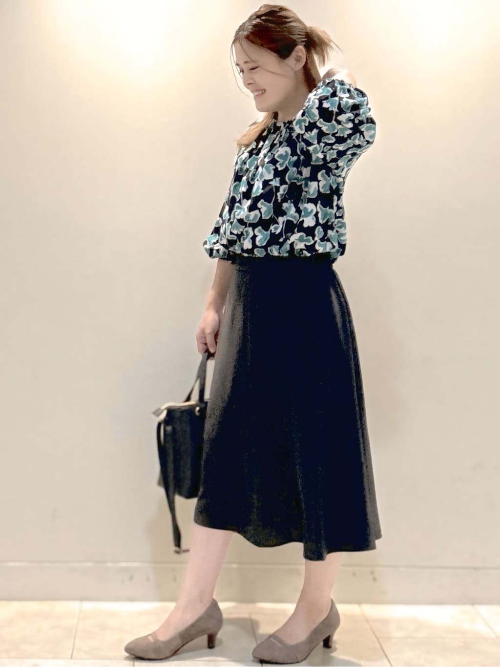 S&auml;K&iuml;さんの「Reflect｜【ジャケットのインナーにおすすめ◎】花柄タックデザインブブラウス」を使ったコーディネート