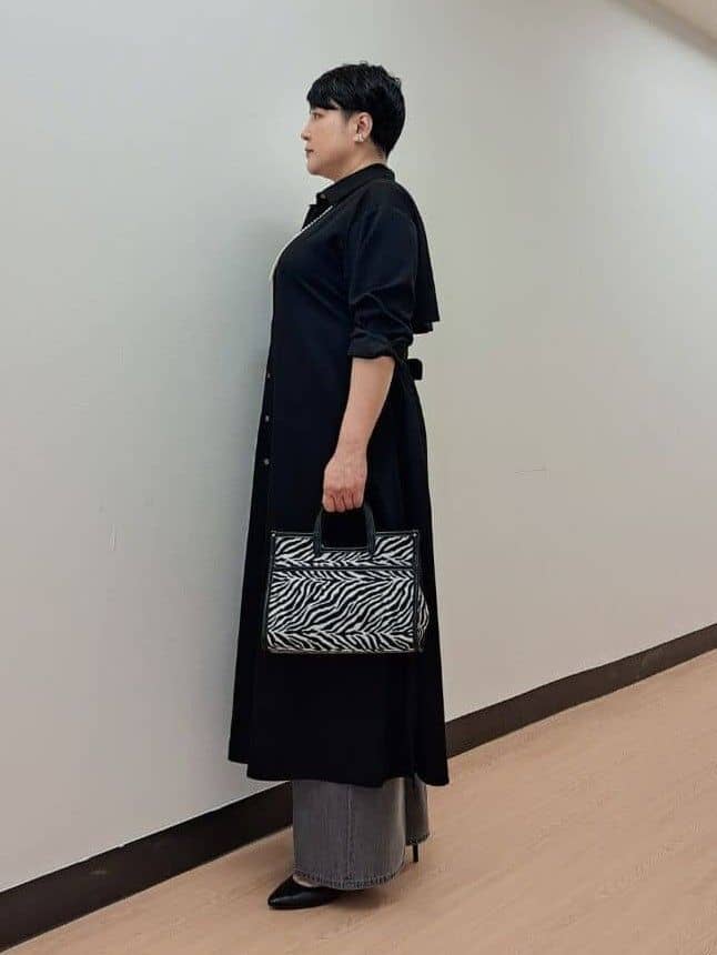 ますこさんの「UNTITLED｜【前開きボタン/ベルト付/羽織シャツ/】2WAYトレンチ風ワンピース」を使ったコーディネート