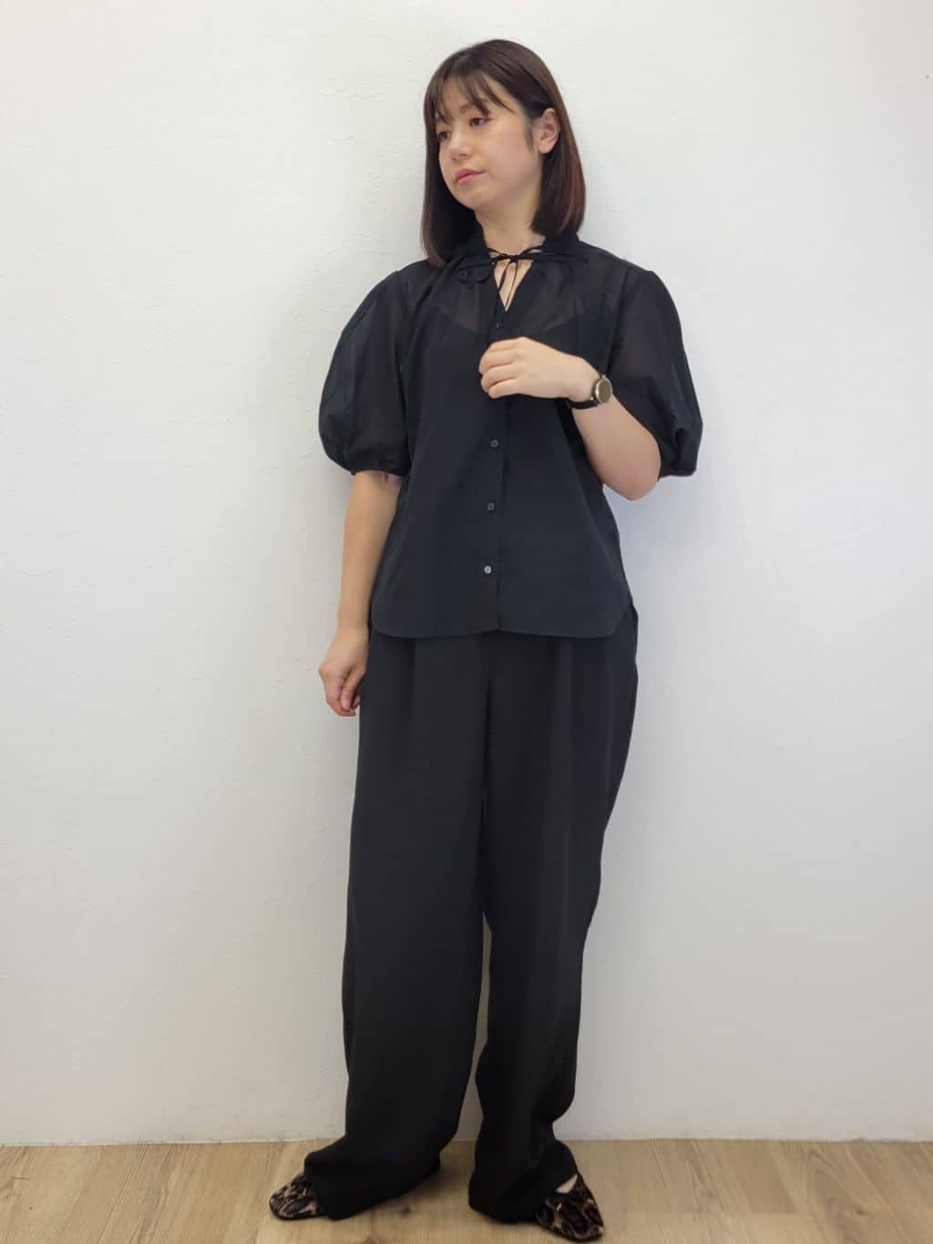 LISAさんの「OPAQUE.CLIP｜シアーフリルネックブラウス【洗濯機洗い可】」を使ったコーディネート