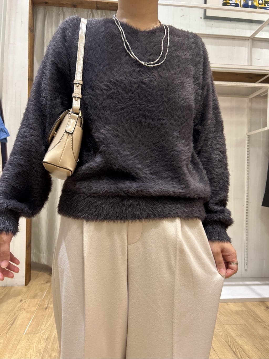 ga_riさんの「THE SHOP TK｜【華やかで柔らか】ふわふわフェザーニット/洗える・前後2WAY」を使ったコーディネート