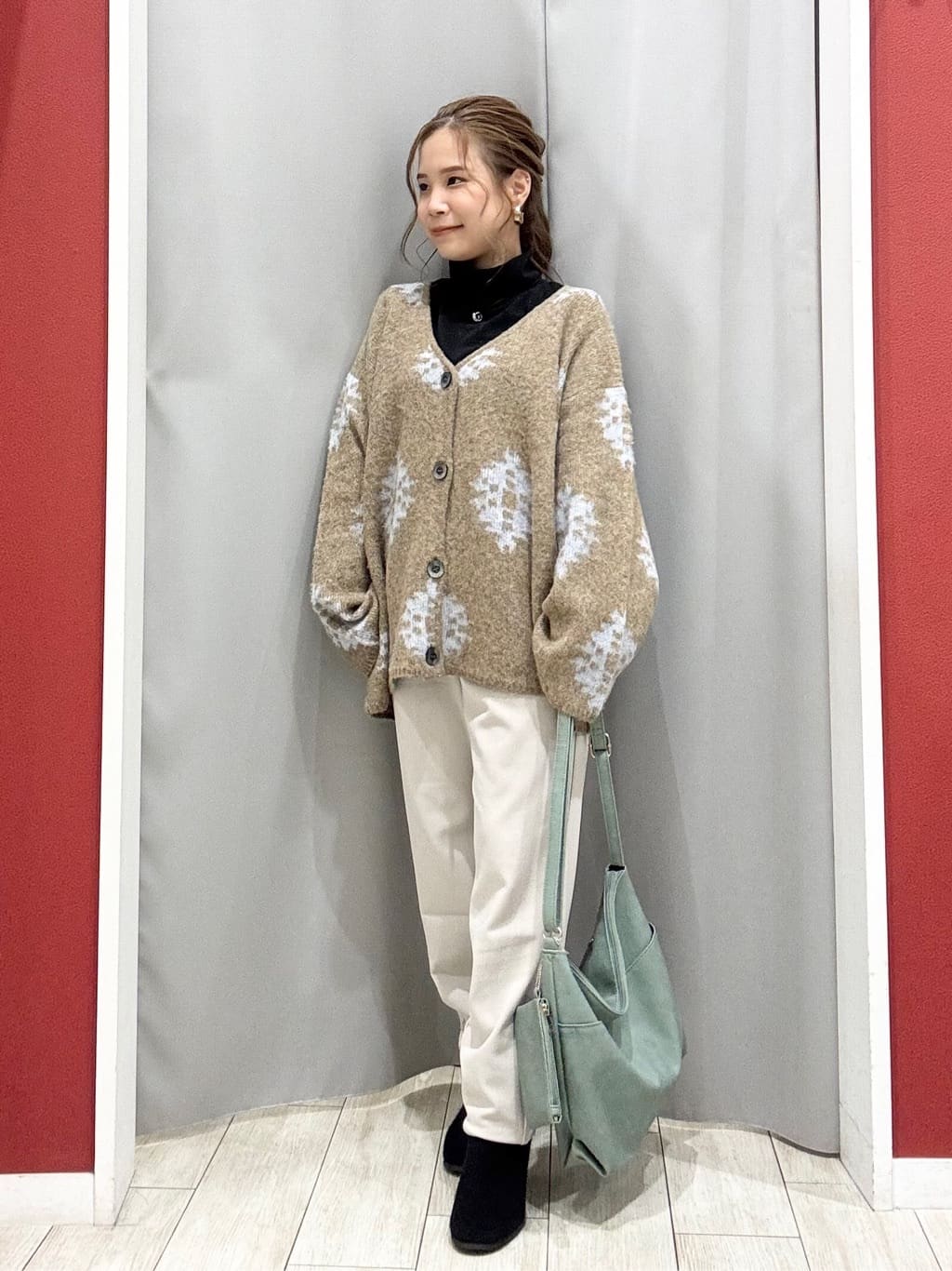shioさんの「SHOO･LA･RUE｜羽織るだけでスタイリングの主役に 起毛柄カーディガン」を使ったコーディネート