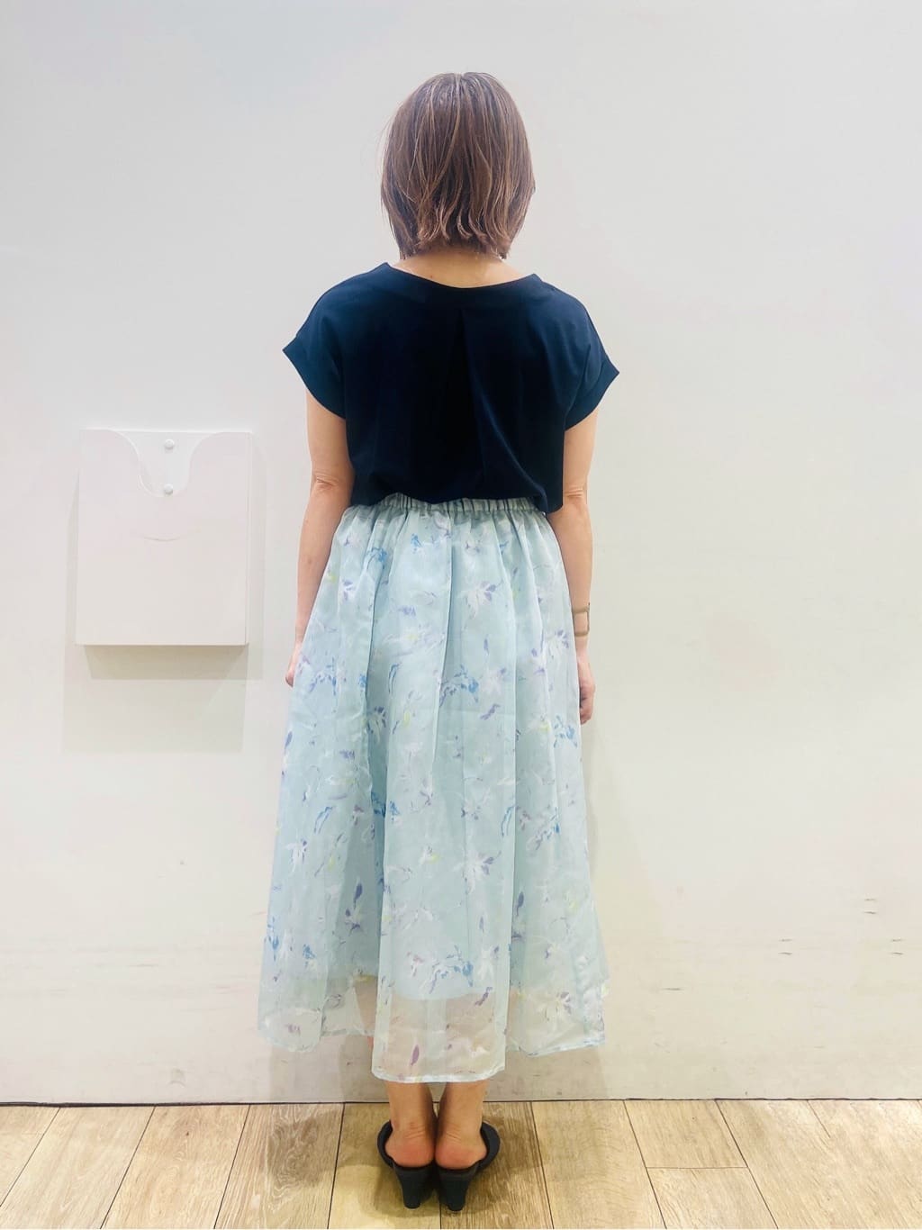 YUKOさんの「index｜《S-3Lサイズ》サイドパール調ボタンボクシートップス【洗濯機洗い可／UVケア／接触冷感】」を使ったコーディネート