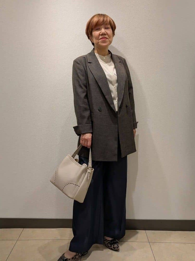 yoshiさんの「Reflect｜【さらっと一枚で決まる／重ね着にもおすすめ◎】タックスリーブシャツブラウス」を使ったコーディネート