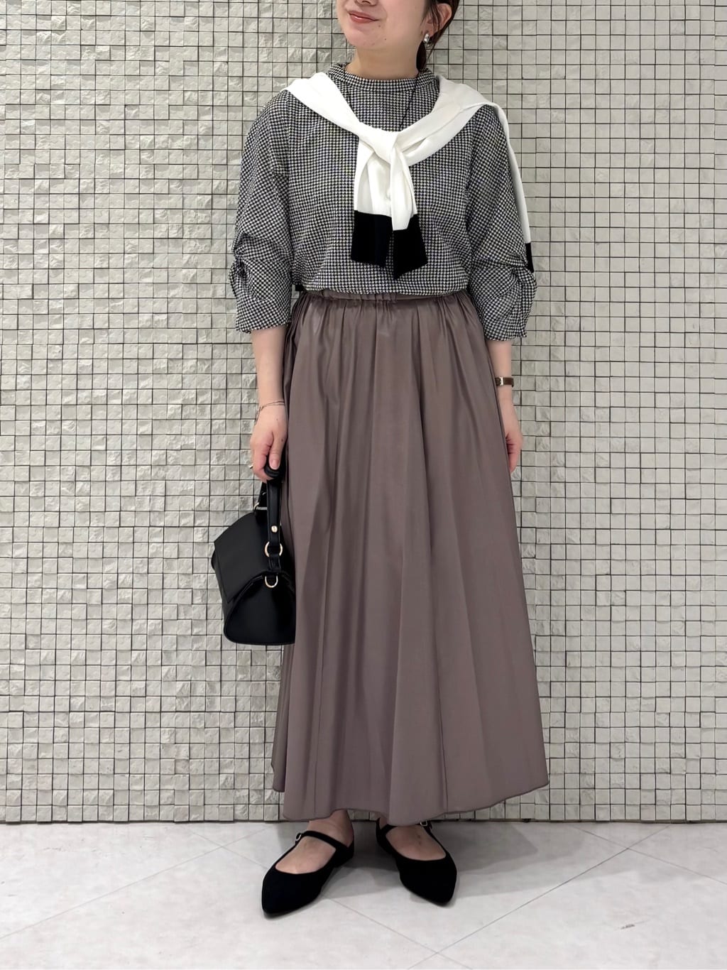 sakuさんの「INDIVI｜レザー調ギャザースカート」を使ったコーディネート