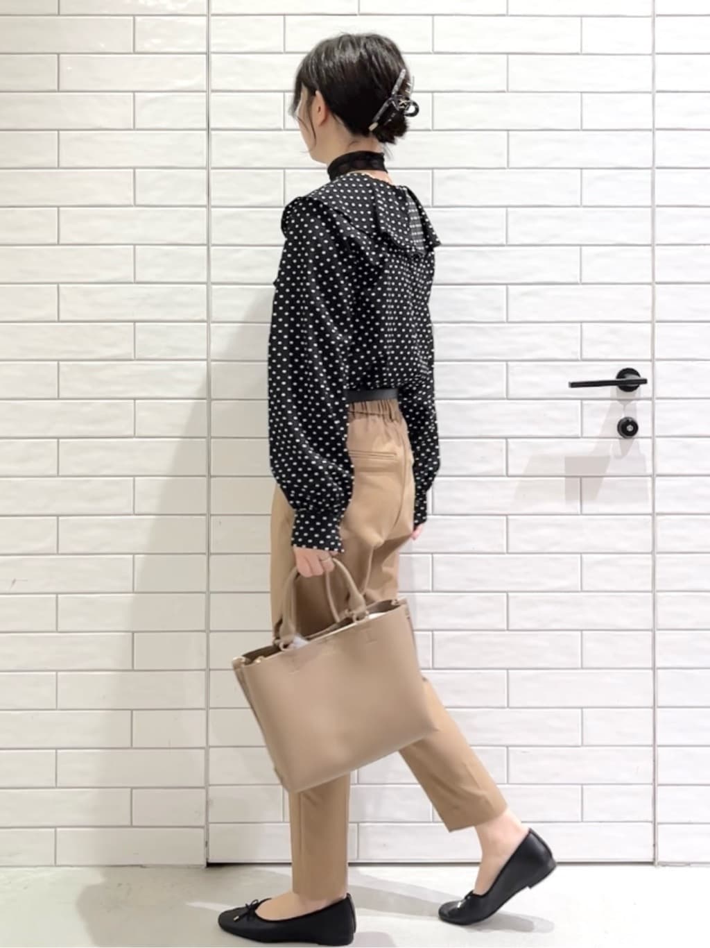 しおりさんの「OPAQUE.CLIP｜《SS-LLサイズ》ハイストレッチイージースティックパンツ【洗濯機洗い可】」を使ったコーディネート