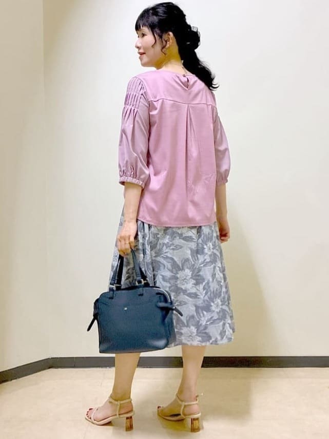 beni_gingerさんの「Reflect｜◆【スカートにもパンツにも合わせやすい】キレイめTブラウス」を使ったコーディネート
