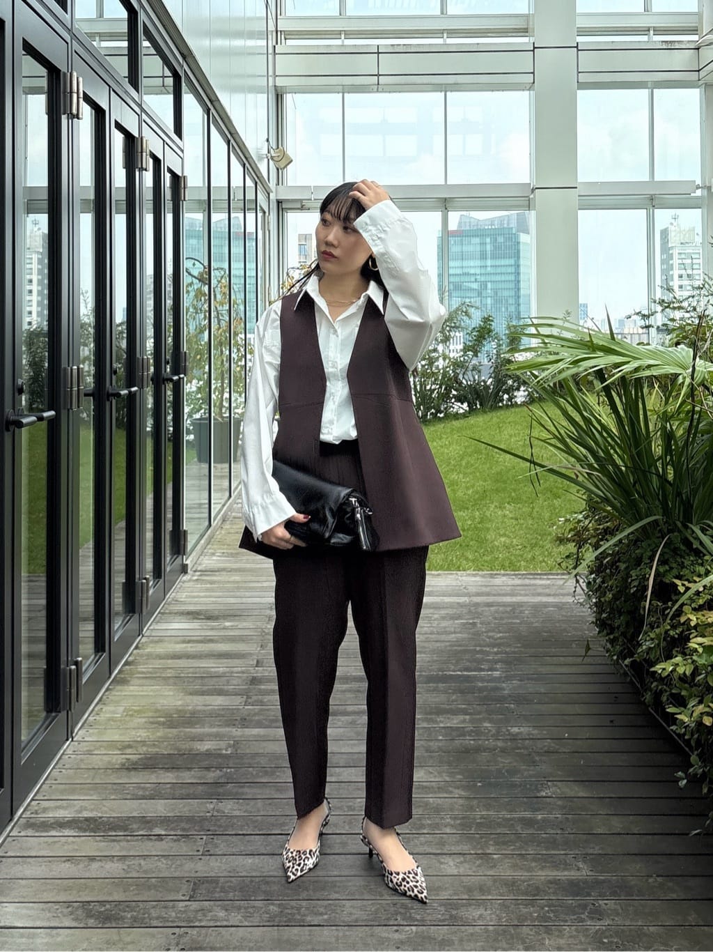 rinaさんの「INDIVI｜Comfy SET UP｜イージーテーパードパンツ【セットアップ対応／通勤/カセット服】」を使ったコーディネート