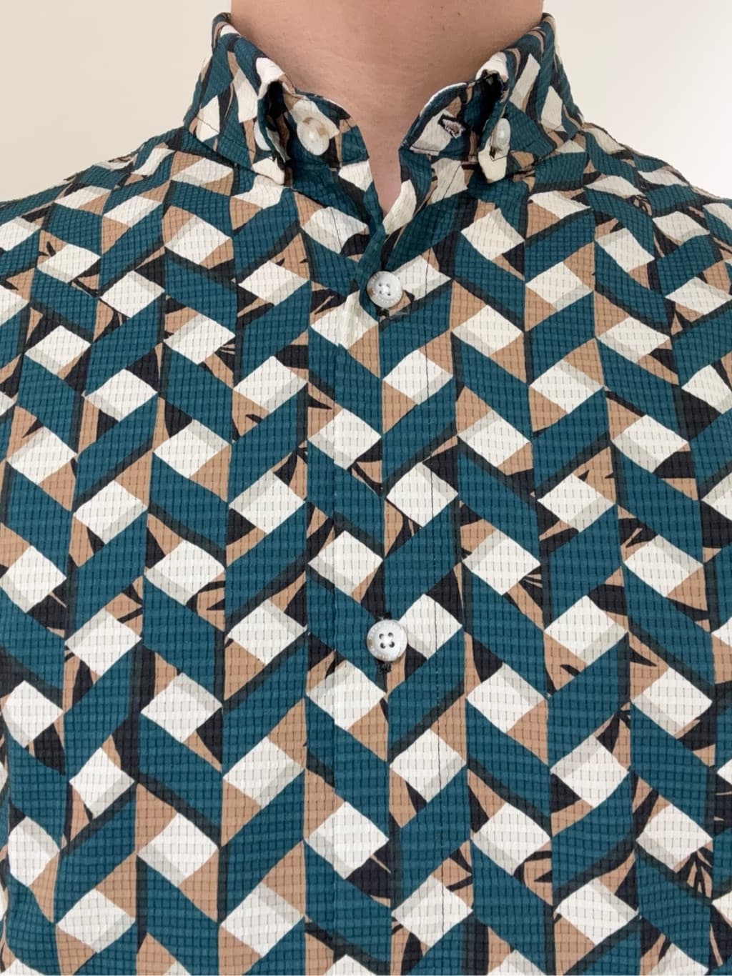 及川さんの「TAKEO KIKUCHI｜【COOL CITY WEAR】籠目アート柄 サッカーシャツ /通気性」を使ったコーディネート