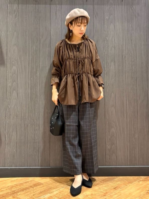 meiさんの「SHOO･LA･RUE｜シャーリングデザインブラウス」を使ったコーディネート
