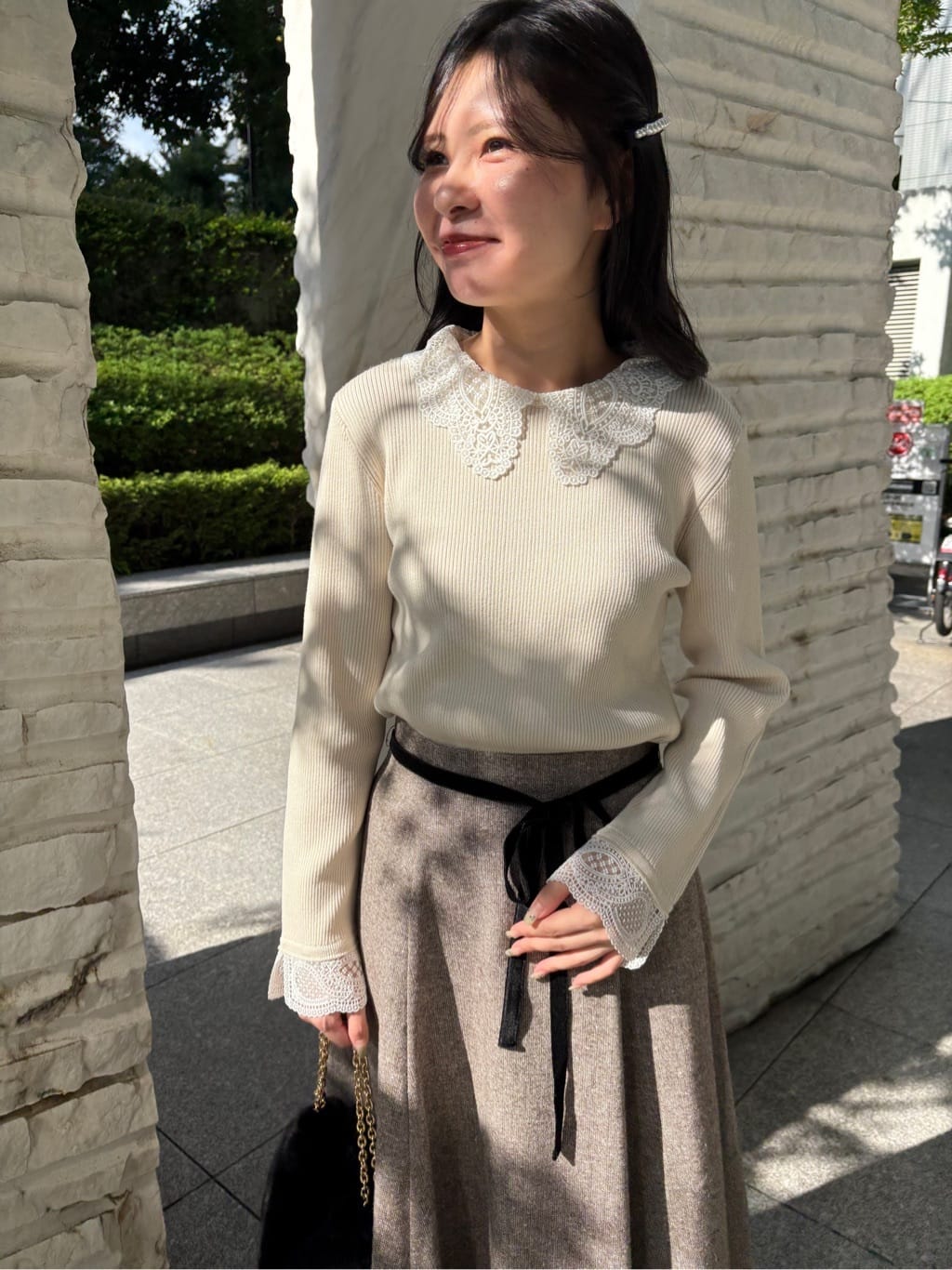 AOIさんの「Couture brooch｜【通勤・大人上品】ラメツイード フレアスカート」を使ったコーディネート