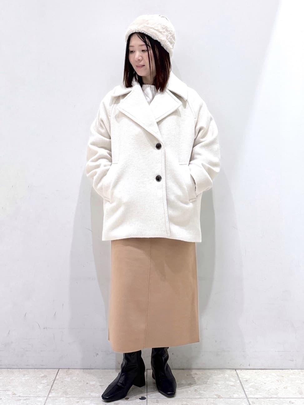 mameさんの「OPAQUE.CLIP｜カシミヤブレンドウールミドルピーコート」を使ったコーディネート
