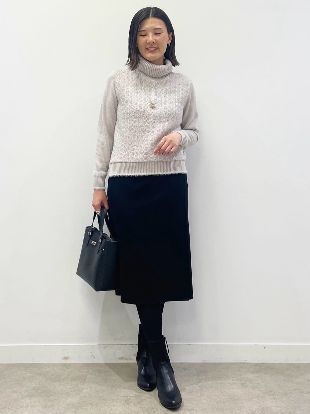 あやたかさんの「Reflect｜【ほんのりラメ感◎】ふわふわフェザーヤーンハイネックニット」を使ったコーディネート