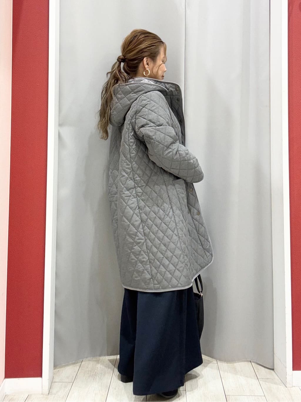 shioさんの「SHOO･LA･RUE｜【撥水/フード取り外し可】自然にくびれる あったかダイヤ柄キルトコート【CIRCRIC】」を使ったコーディネート