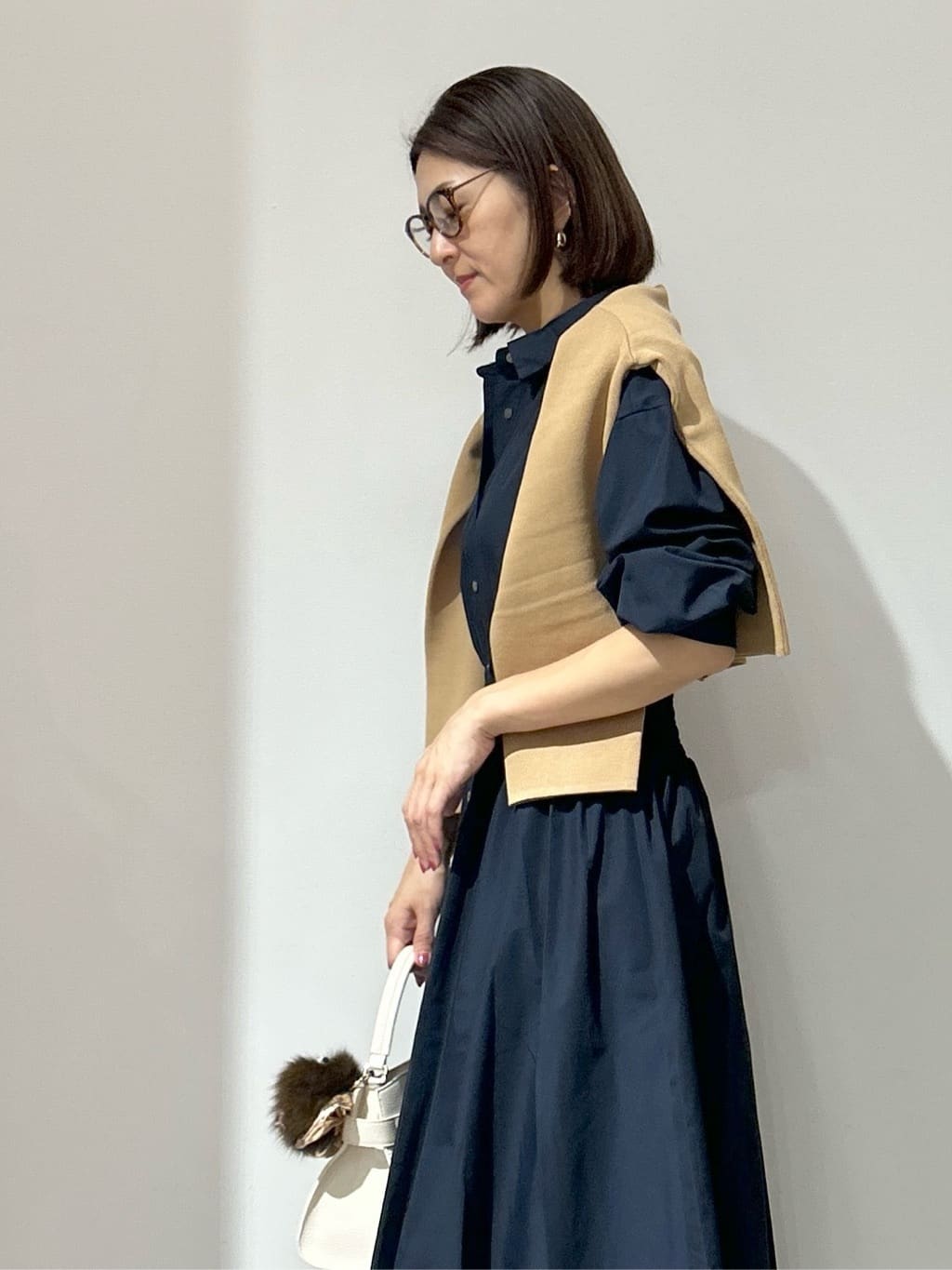 NAKAさんの「OPAQUE.CLIP｜シャーリングフィット＆フレアシャツワンピース【洗濯機洗い可】」を使ったコーディネート