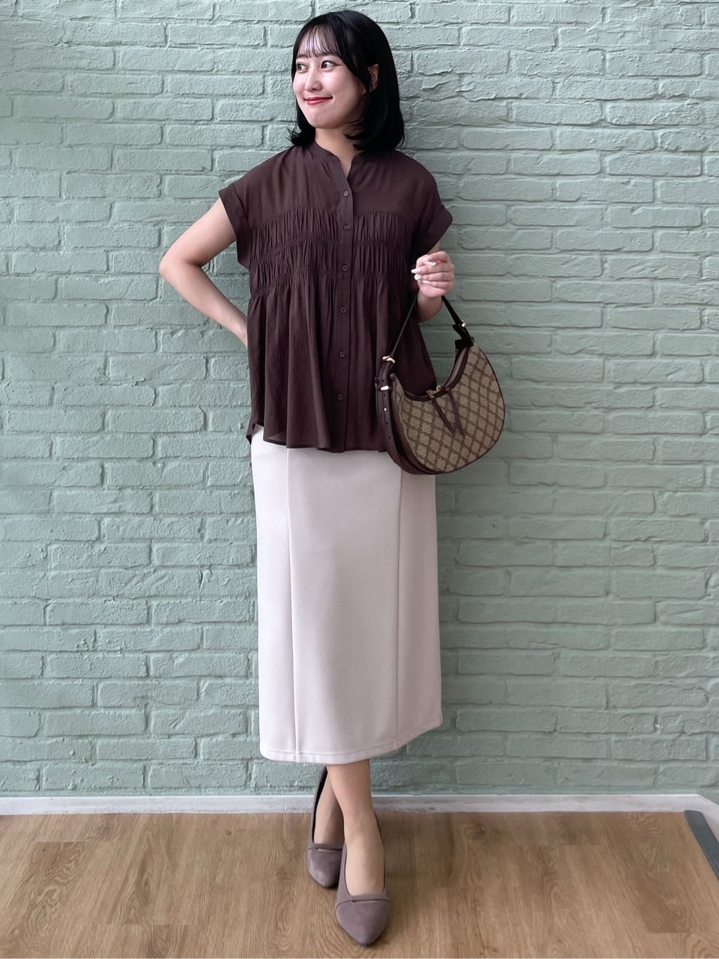 yukariさんの「Reflect｜【二の腕さりげなくカバー】シャーリングブラウス」を使ったコーディネート