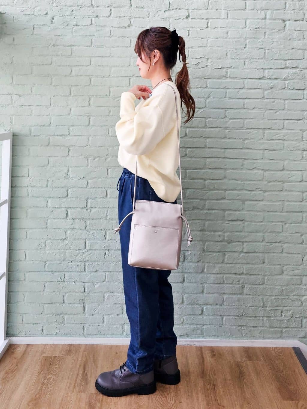 ゆゆさんの「SHOO･LA･RUE｜【洗濯機可/ちくちくしにくい】大人カジュアルを叶える スウェットライクニット」を使ったコーディネート