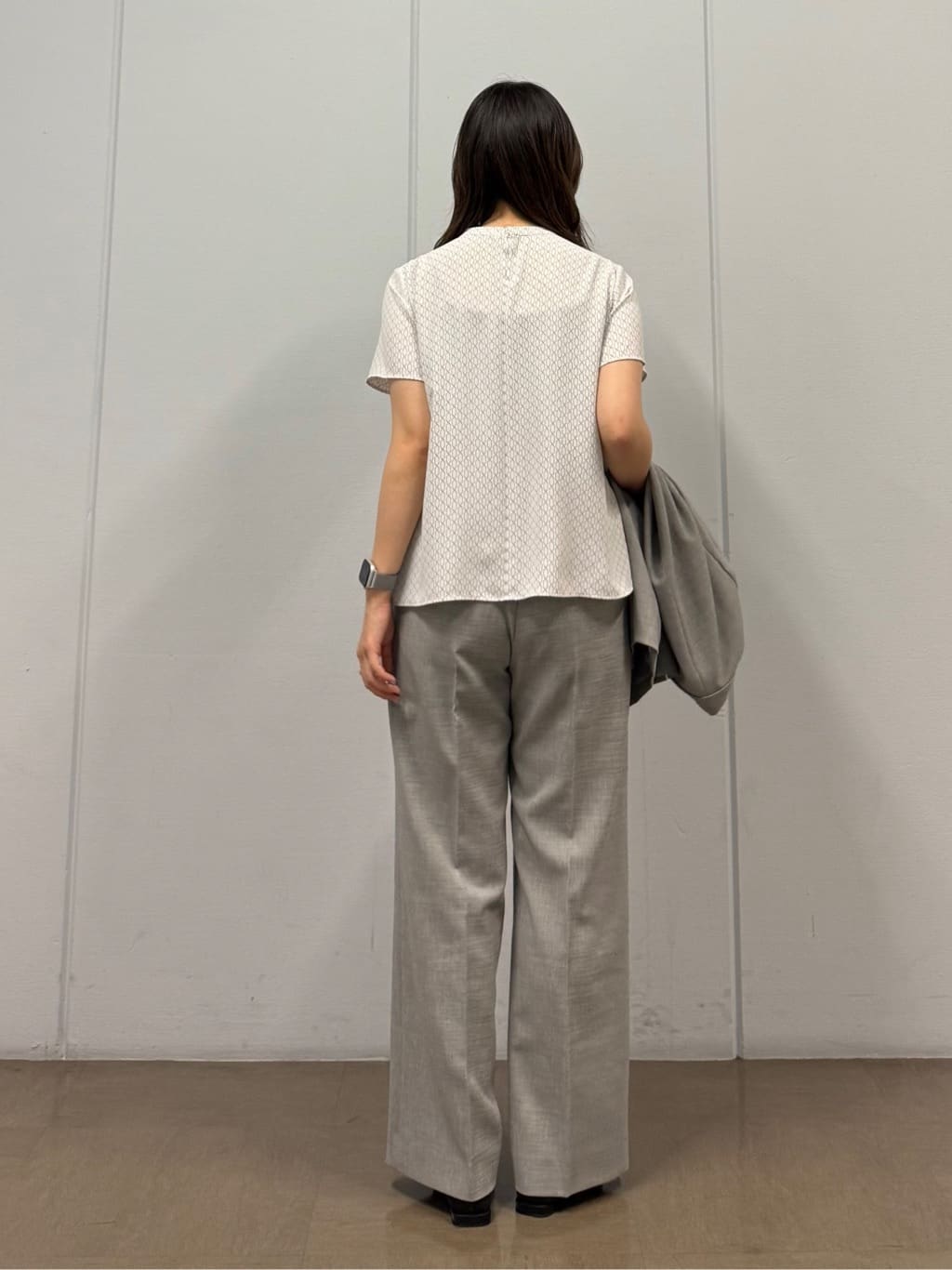 mizukiさんの「INDIVI｜【UVケア】モノグラム ボウタイデザインブラウス」を使ったコーディネート