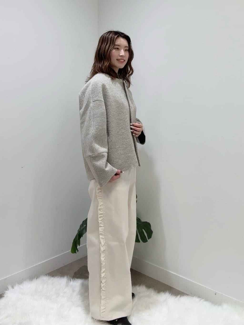 Suma Una本部スタッフさんの「SunaUna｜【ショート丈】ノーカラーライトアウター」を使ったコーディネート