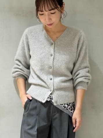 tomoさんの「UNTITLED｜【ふわふわニット/前後2WAY】フォックスカシミヤカーディガン」を使ったコーディネート