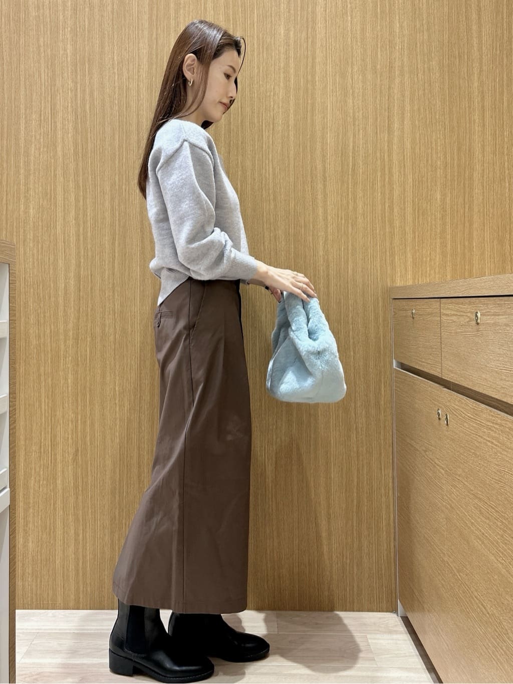 maiさんの「OPAQUE.CLIP｜Vネックラメニット【洗濯機OK】」を使ったコーディネート