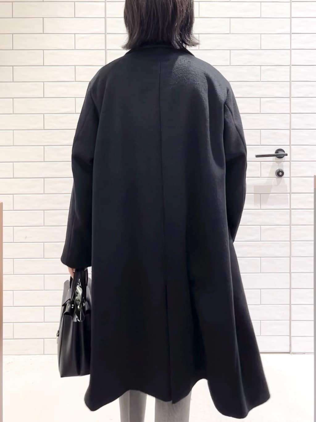しおりさんの「OPAQUE.CLIP｜カシミヤブレンドウールチェスターコート」を使ったコーディネート