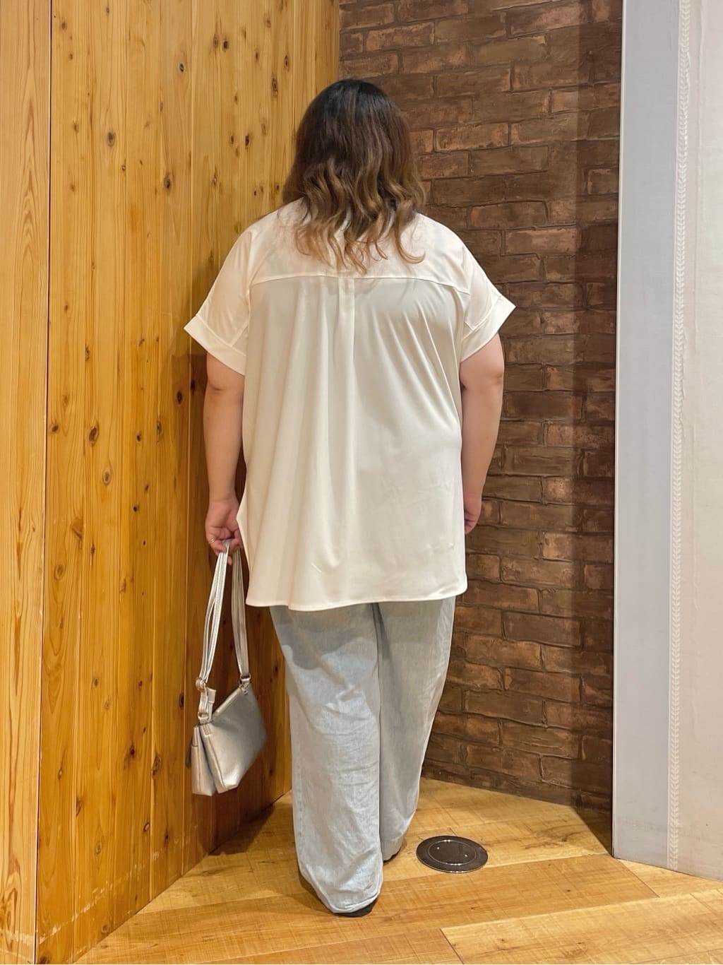 Risaさんの「SHOO･LA･RUE｜暑い夏も軽やかに デニムイージーワイドパンツ」を使ったコーディネート