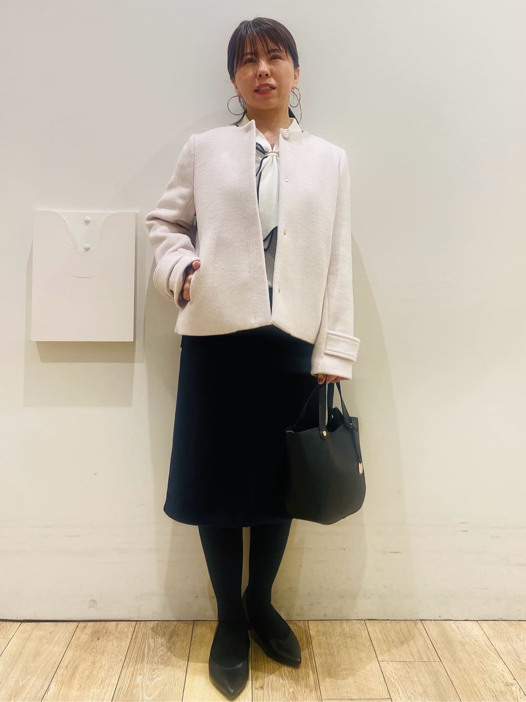 YUKOさんの「index｜ゴールドパーツ付きボウタイニット【洗濯機OK】《10col／XS～LL》」を使ったコーディネート