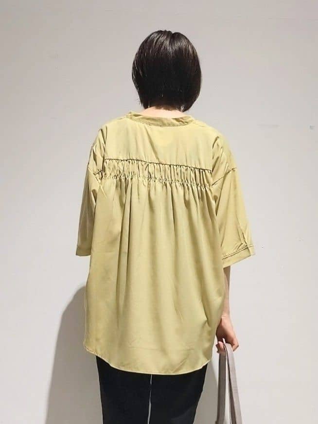 miomioさんの「SHOO･LA･RUE｜【S-LL/洗濯後しわになりにくい】バックギャザーがアクセント スッキパーブラウス」を使ったコーディネート